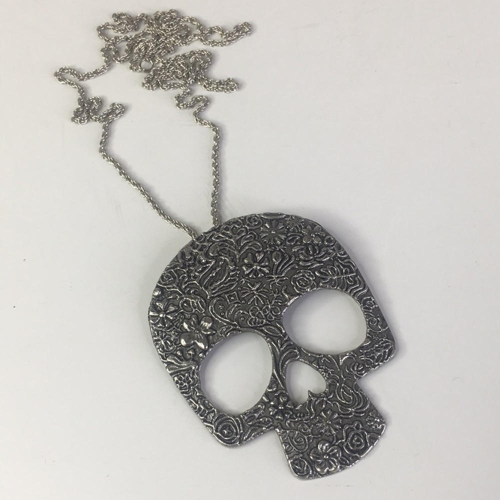 Large Skull Floral Necklace 3" Pendant on 27: rope silver tone chain